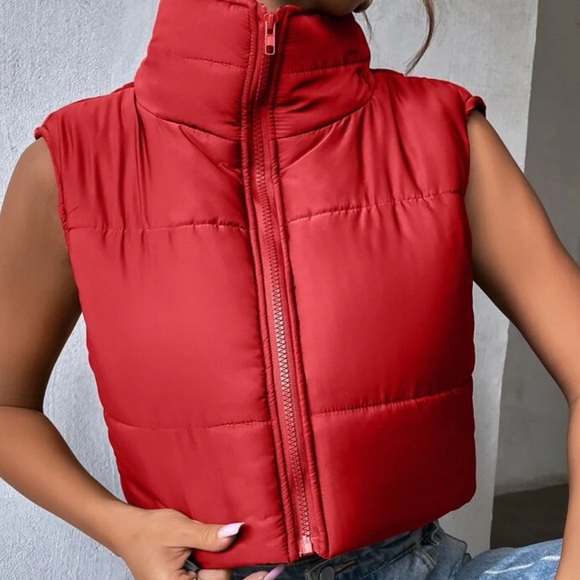 Sleeveless red crop puffer coat - Picture 2 of 4